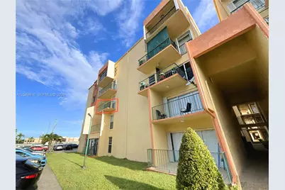 1975 W 44th Pl #A302, Hialeah, FL 33012 - Photo 3