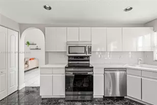 9750 NW 31st St, Doral, FL 33172 - Photo 13
