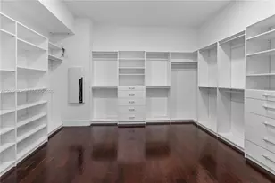 8249 NW 34th Dr, Doral, FL 33122 - Photo 23