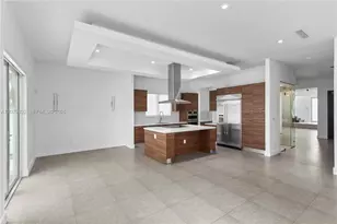 8249 NW 34th Dr, Doral, FL 33122 - Photo 9