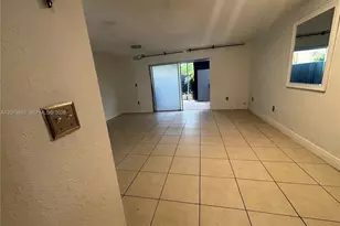 8172 NW 10th St, Miami, FL 33126 - Photo 13
