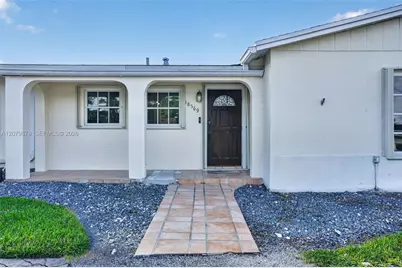 18569 SW 89th Pl, Cutler Bay, FL 33157 - Photo 3