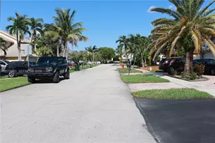 9620 SW 9th Ct, Pembroke Pines, FL 33025 - Photo 23