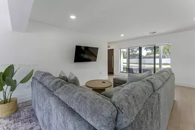317 N 31st Ave, Hollywood, FL 33021 - Photo 9
