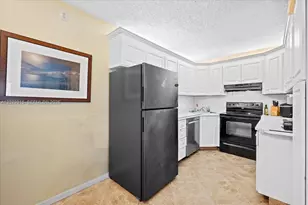 1014 Green Pine Blvd, West Palm Beach, FL 33409 - Photo 3