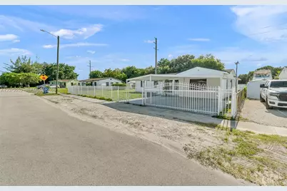 15770 NW 18th Pl, Miami Gardens, FL 33054 - Photo 3
