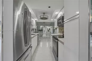 900 St Charles Pl, Pembroke Pines, FL 33026 - Photo 11