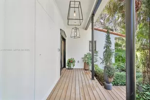 652 NE 105th St, Miami Shores, FL 33138 - Photo 9