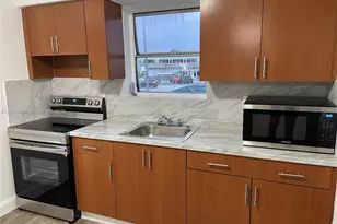 633 NW 23rd Ct, Miami, FL 33125 - Photo 3