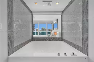 200 Biscayne Blvd Way, Miami, FL 33131 - Photo 19