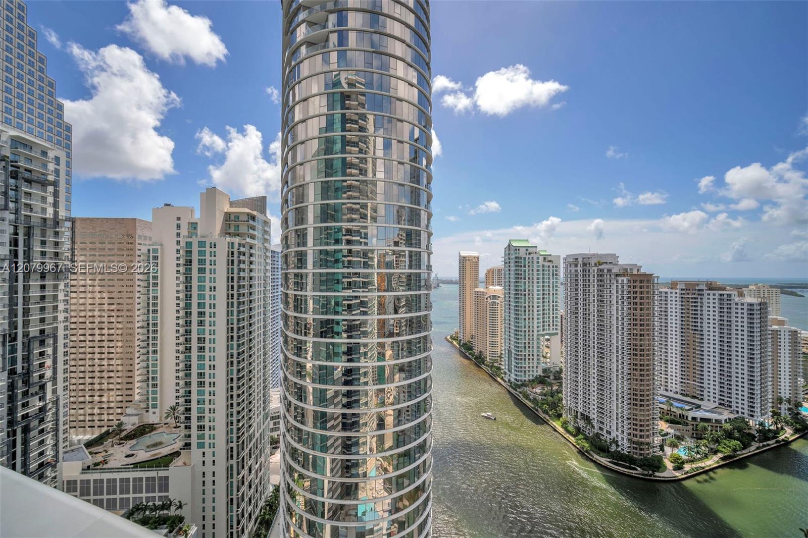 200 Biscayne Blvd Way #3703 - 200 Biscayne Blvd Way #3703, Miami, FL 33131 Luxury Property | Jose Angel Pina
