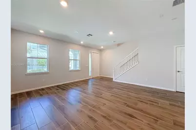 1040 Eucalyptus Dr #2, Hollywood, FL 33021 - Photo 9