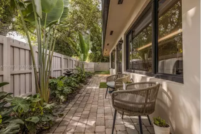 220 NE 105th St, Miami Shores, FL 33138 - Photo 19