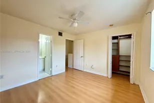 7980 NW 10th St, Miami, FL 33126 - Photo 15