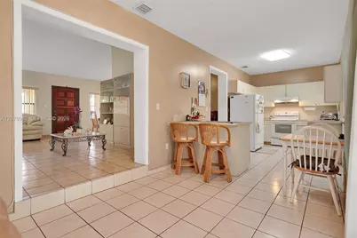 4051 NW 5th St, Miami, FL 33126 - Photo 17