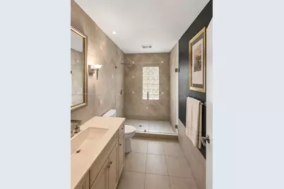 2421 NE 13th St, Fort Lauderdale, FL 33304 - Photo 15
