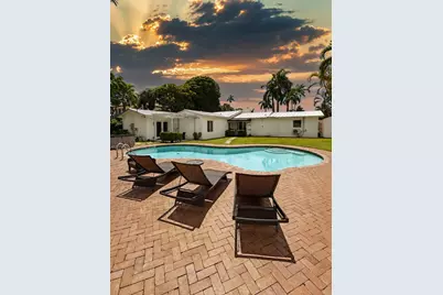 2421 NE 13th St, Fort Lauderdale, FL 33304 - Photo 3