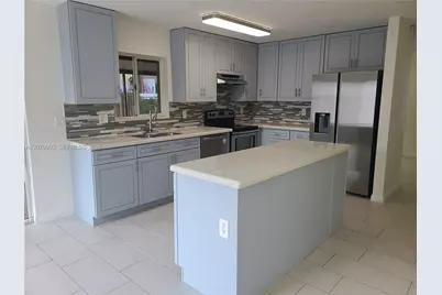8820 SW 13th St, Pembroke Pines, FL 33025 - Photo 3