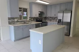 8820 SW 13th St, Pembroke Pines, FL 33025 - Photo 3