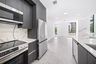 526 SW 2nd St #1, Miami, FL 33130 - Photo 3