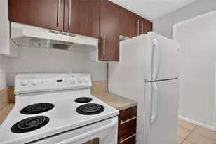 8600 SW 109th Ave, Miami, FL 33173 - Photo 5