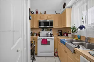 8351 NW 99th St, Hialeah Gardens, FL 33016 - Photo 3