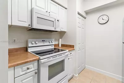 17150 N Bay Rd #2301, Sunny Isles Beach, FL 33160 - Photo 3
