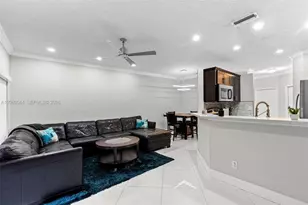12110 SW 2nd St, Pembroke Pines, FL 33025 - Photo 5
