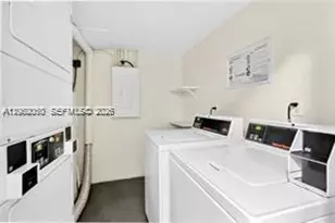 410 SE 2nd St, Hallandale Beach, FL 33009 - Photo 25