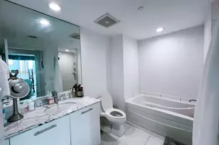 55 SE 6th St, Miami, FL 33131 - Photo 13