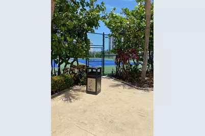 1000 Parkview Dr #427, Hallandale Beach, FL 33009 - Photo 3