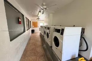 10040 NW 7th Ct, Miami, FL 33150 - Photo 5