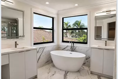 1672 Victoria Pointe Cir, Weston, FL 33327 - Photo 29
