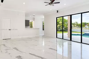 1672 Victoria Pointe Cir, Weston, FL 33327 - Photo 11