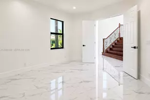 1672 Victoria Pointe Cir, Weston, FL 33327 - Photo 9