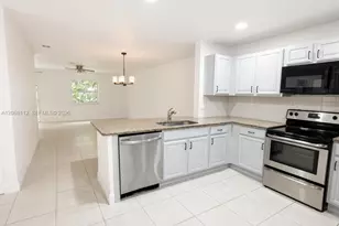 10226 NW 31st St, Coral Springs, FL 33065 - Photo 9