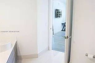 121 NE 34th St, Miami, FL 33137 - Photo 13