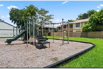 453 NE 210th Ter, Miami, FL 33179 - Photo 3