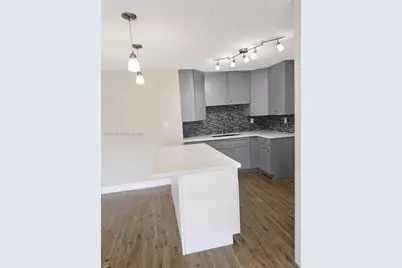 5603 NW 48th Ter, Tamarac, FL 33319 - Photo 7