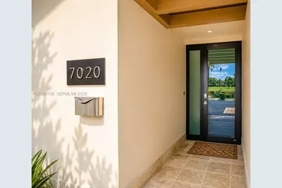 7020 Crown Gate Dr #7020, Miami Lakes, FL 33014 - Photo 7