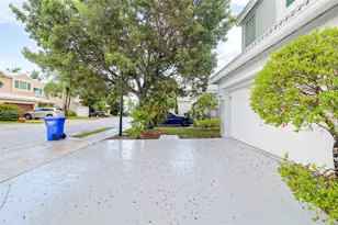 10262 SW 9th Ln, Pembroke Pines, FL 33025 - Photo 9