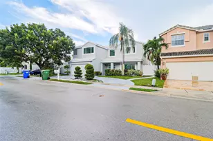 10262 SW 9th Ln, Pembroke Pines, FL 33025 - Photo 5
