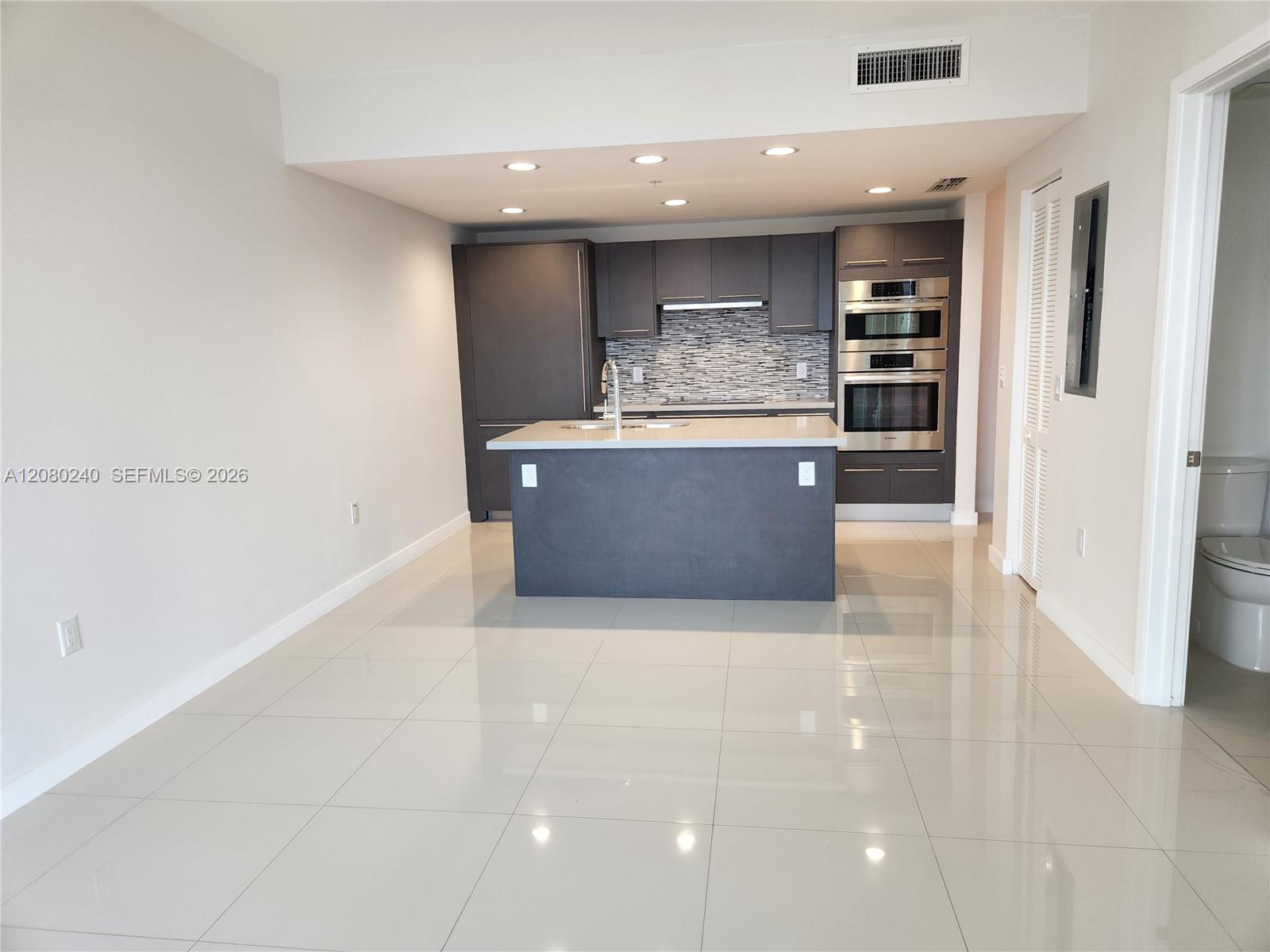 7875 NW 107th Ave #711 - 7875 NW 107th Ave #711, Doral, FL 33178 Luxury Property | Jose Angel Pina