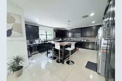 9907 NW 87th Ter, Doral, FL 33178 - Photo 9