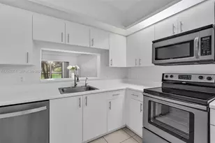 13105 SW 16th Ct, Pembroke Pines, FL 33027 - Photo 15