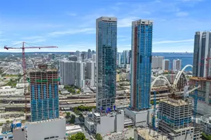 20 NE 11th St, Miami, FL 33132 - Photo 29