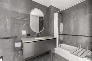20 NE 11th St, Miami, FL 33132 - Photo 23
