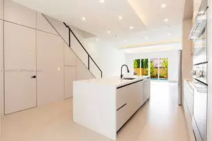 721 SW 7th Ave, Fort Lauderdale, FL 33315 - Photo 1
