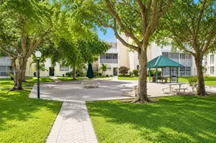 301 NE 14th Ave, Hallandale Beach, FL 33009 - Photo 9