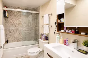 301 NE 14th Ave, Hallandale Beach, FL 33009 - Photo 17